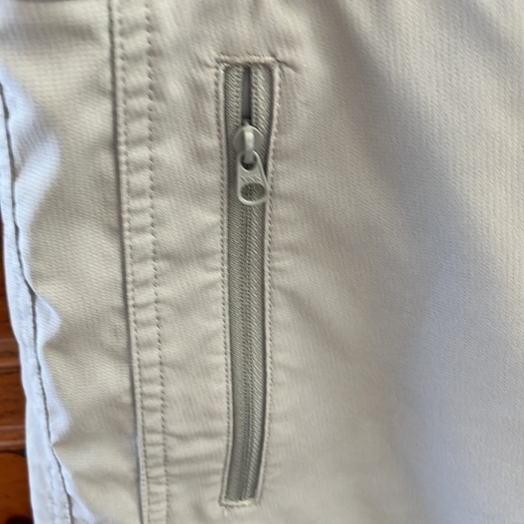 Nivo Women’s gray skort with zipper pockets size 14 preloved - Picture 6 of 9